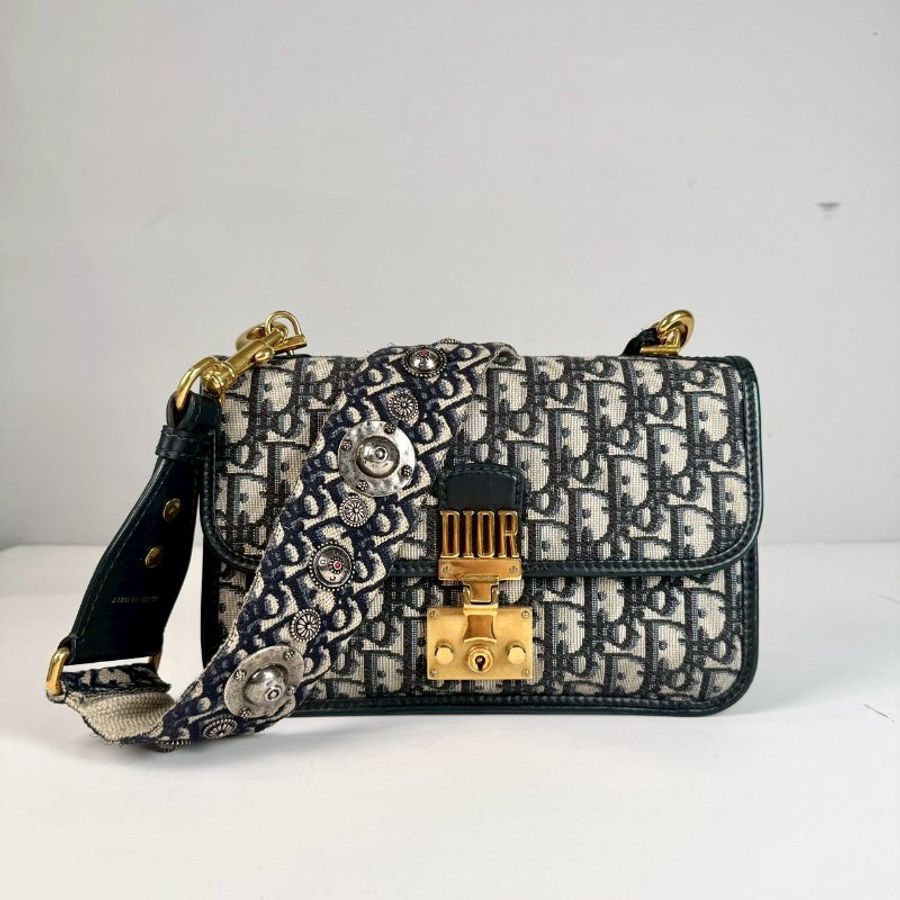 Dior Dioraddict 藍色緹花 中號 帆布 鉚釘 金屬 背帶 郵差包 肩背包 M5818CTZO-0