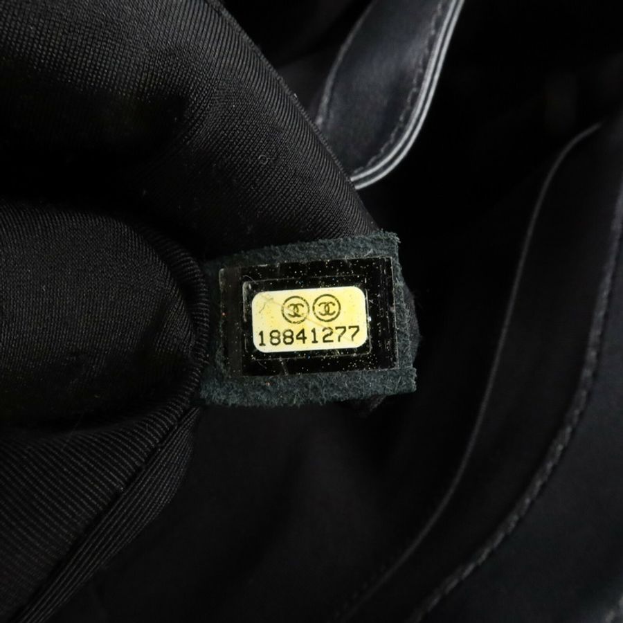CHANEL 漆皮皮革Reverso Boy XL鏈帶手挽肩背兩用袋-7