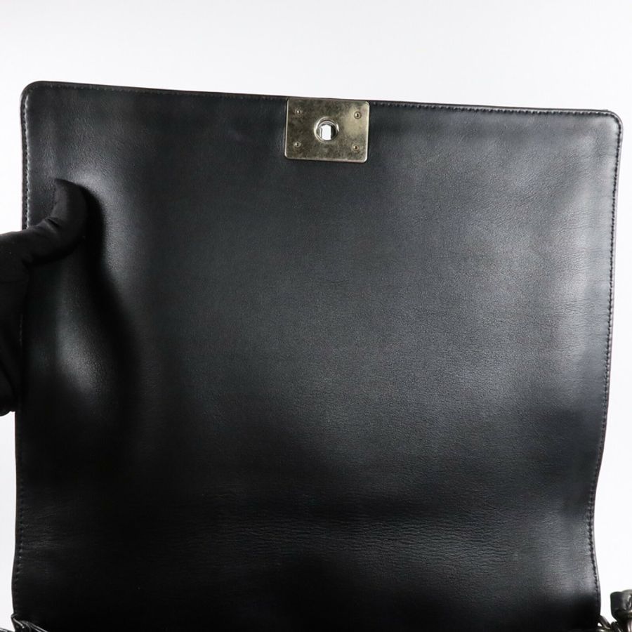 CHANEL 漆皮皮革Reverso Boy XL鏈帶手挽肩背兩用袋-13