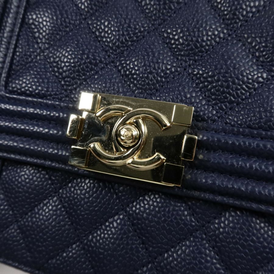 CHANEL 牛皮皮革North South Boy鏈帶肩背袋-13
