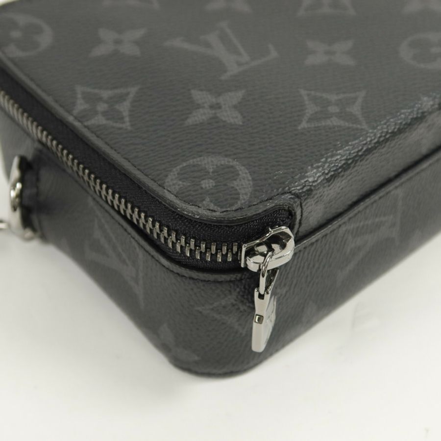 LOUIS VUITTON Monogram Eclipse Alpha肩背袋-11