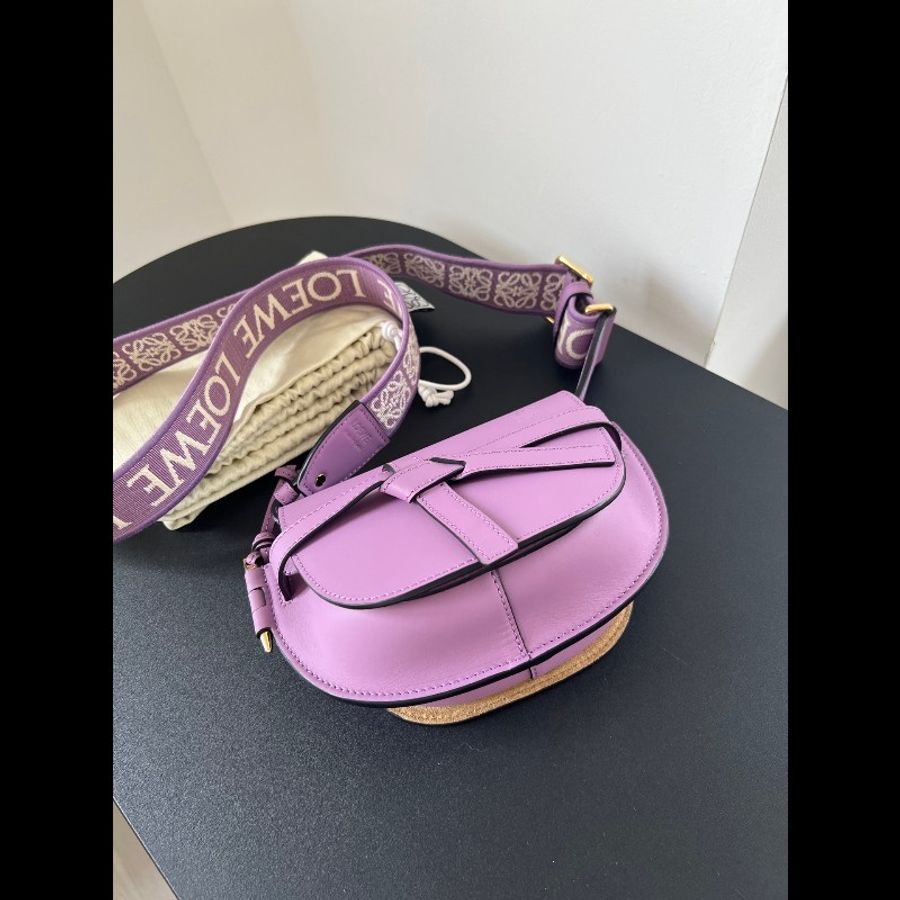 羅意威/LOEWE Gate,薰衣草紫,新款寬肩帶,公價:17500,尺寸:21*12.5*9.5cm。-1