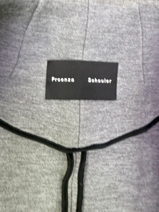 這是一件 Proenza Schouler 的 Cocoon 外套-4