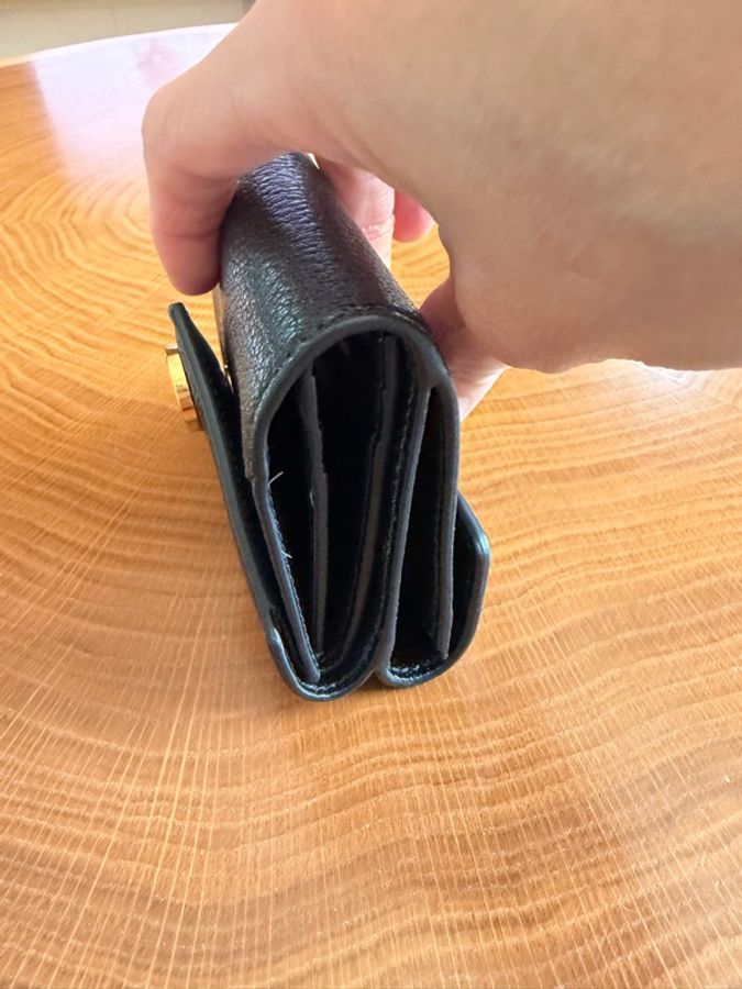 ✨ Chloé Horse Medal 黑色粒面牛皮三折短夾 ✨-13
