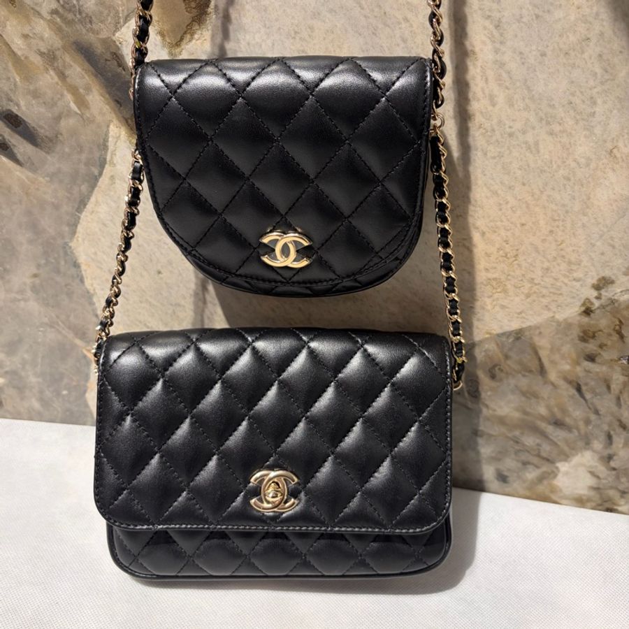 Chanel 黑羊皮雙子星金扣鍊包-0