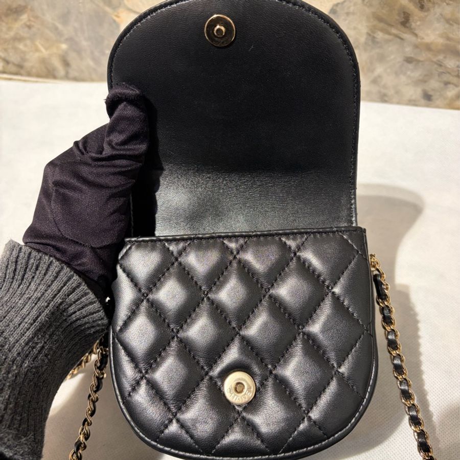 Chanel 黑羊皮雙子星金扣鍊包-9