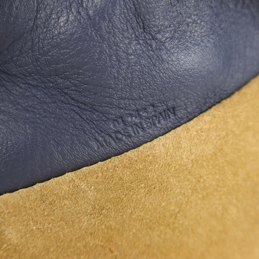 LOEWE 牛皮皮革Medium Flamenco Clutch肩背袋-9