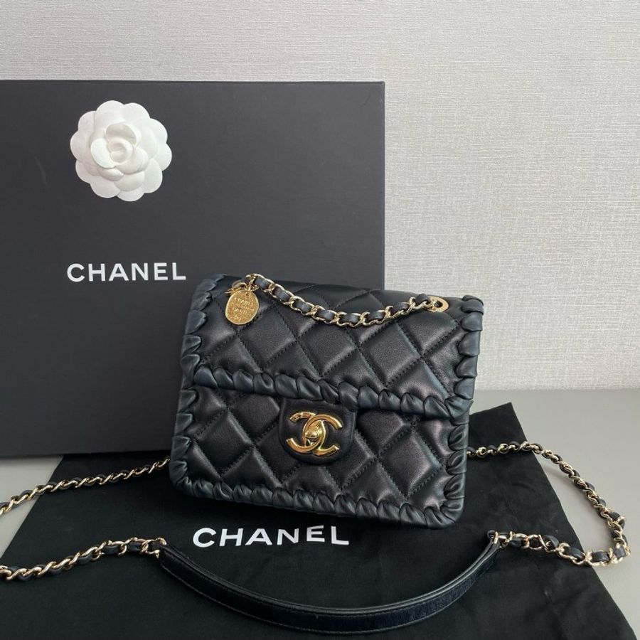Chanel/香奈兒黑金菱格羊皮編織牛皮滾邊
金幣 豆腐包
98新✨️-2