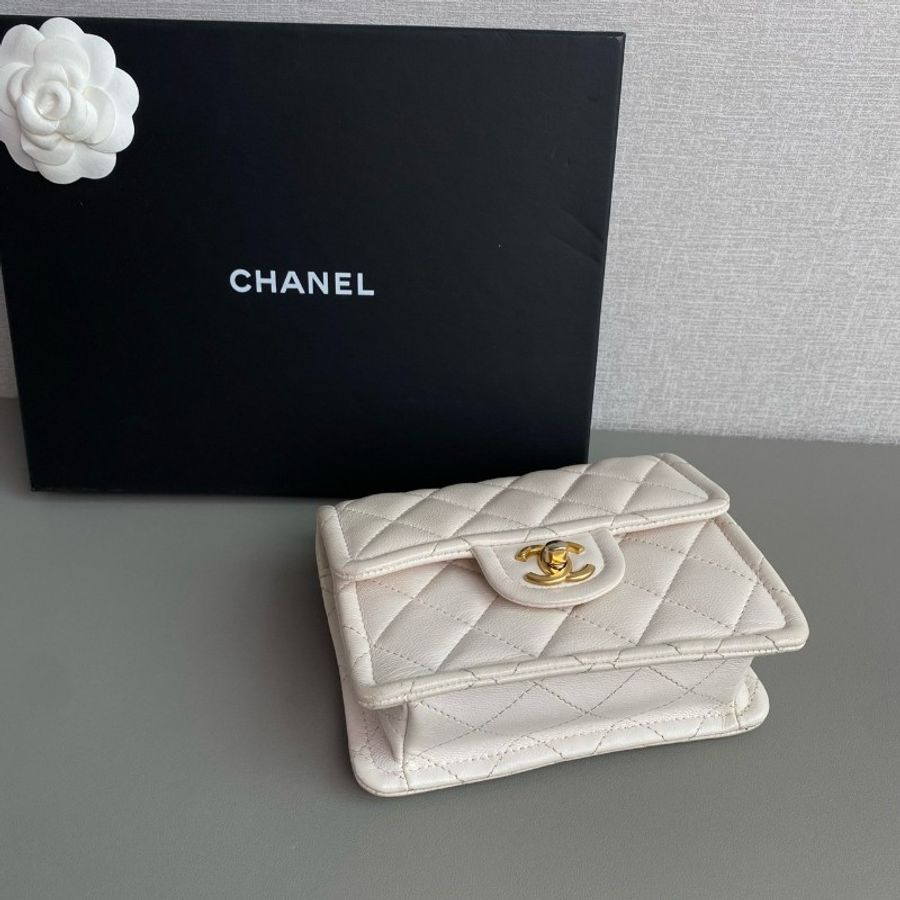 Chanel香奈兒白色金扣荔枝皮豆腐包
98新✨️-7