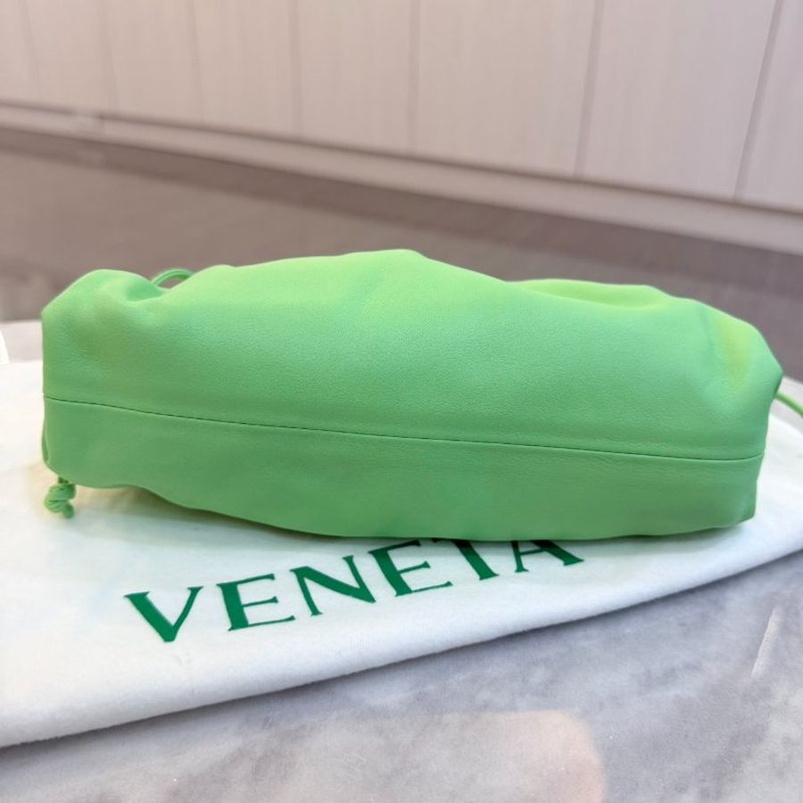 Bottega Veneta牛油果綠斜背雲朵包-4