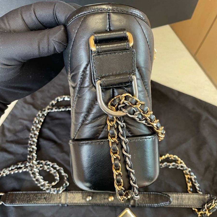 香奈兒/Chanel 黑金V紋流浪包小號-3