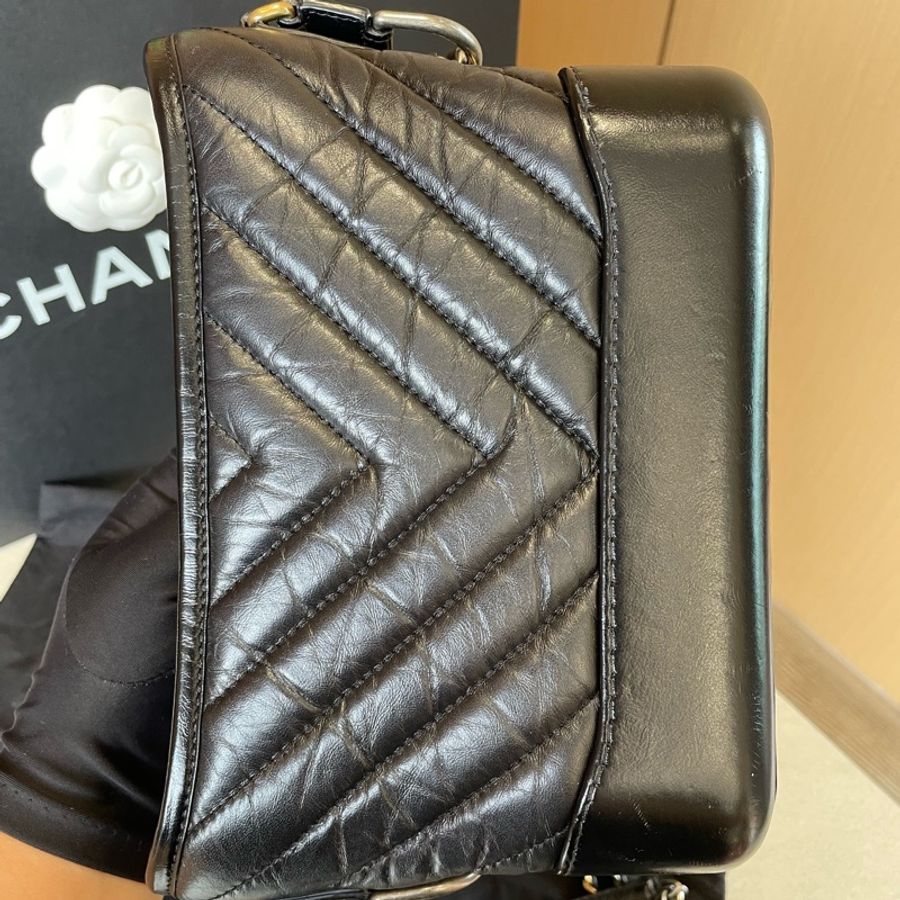 香奈兒/Chanel 黑金V紋流浪包小號-4