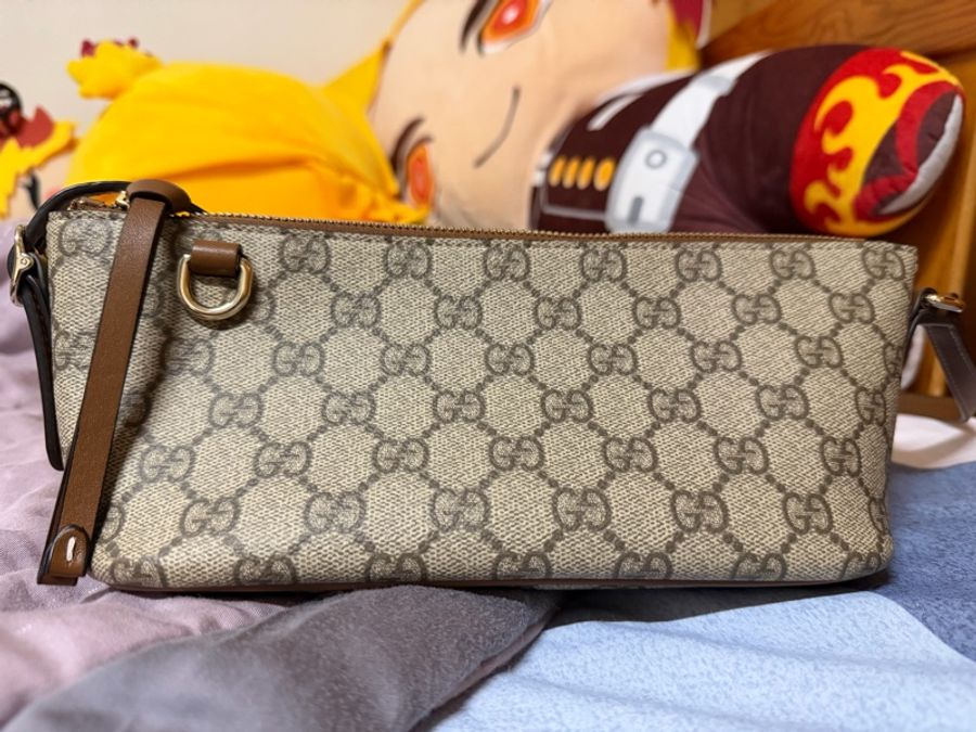 GUCCI GG Emblem系列小號單肩背包-1