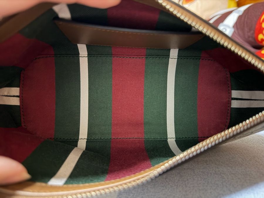 GUCCI GG Emblem系列小號單肩背包-12
