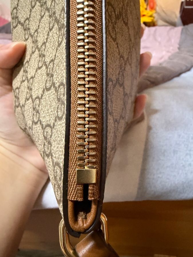 GUCCI GG Emblem系列小號單肩背包-19