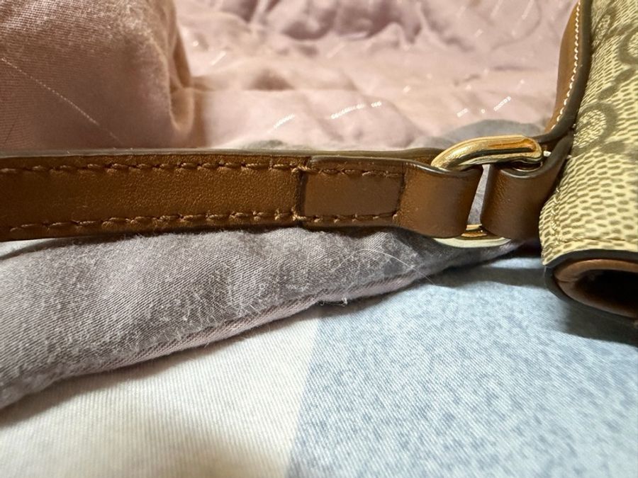 GUCCI GG Emblem系列小號單肩背包-25