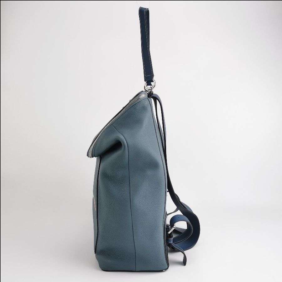 Loewe 迪士尼联名款Goya牛皮小飞象图案压纹Logo拉链双肩包-3