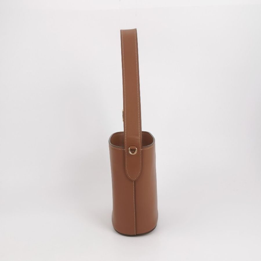 Miu Miu 牛皮棕色字母Logo水桶包-4