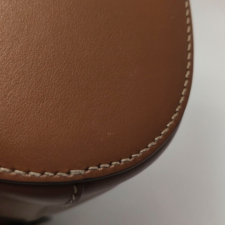 Miu Miu 牛皮棕色字母Logo水桶包-11