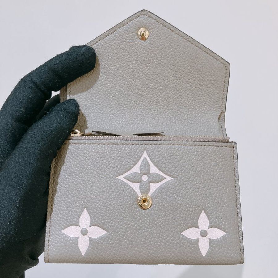 TK2094 Louis Vuitton 路易威登信封形三摺銀包 Victorine Wallet Monogram Empreinte Leather Dove / Cream x GHW #NFC-7