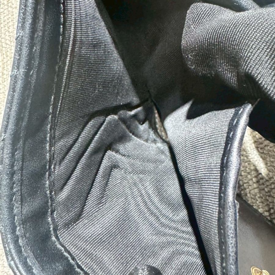 GUCCI 黑牛皮山型紋霧金釦-14