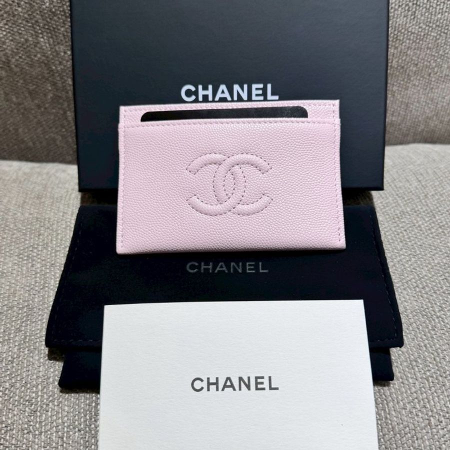 CHANEL 淡粉色荔枝牛皮卡夾-0