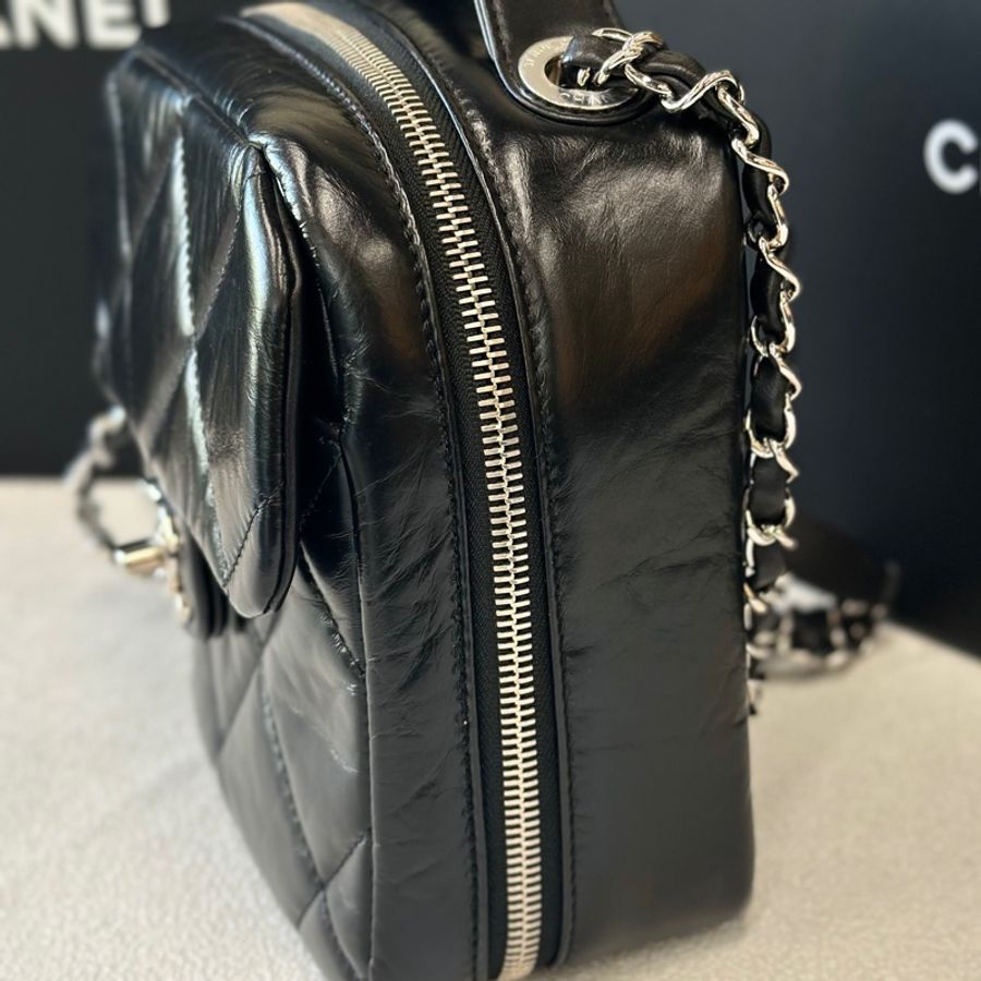 💕CHANEL 香奈兒 銘牌行李牌系列 黑銀油蠟皮方盒子相機包 手提包斜背包-4