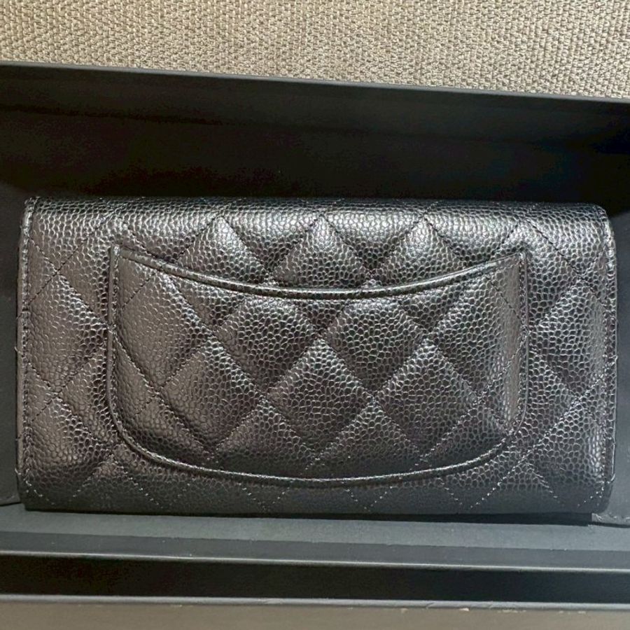 CHANEL 荔枝牛皮黑金翻蓋長夾-1