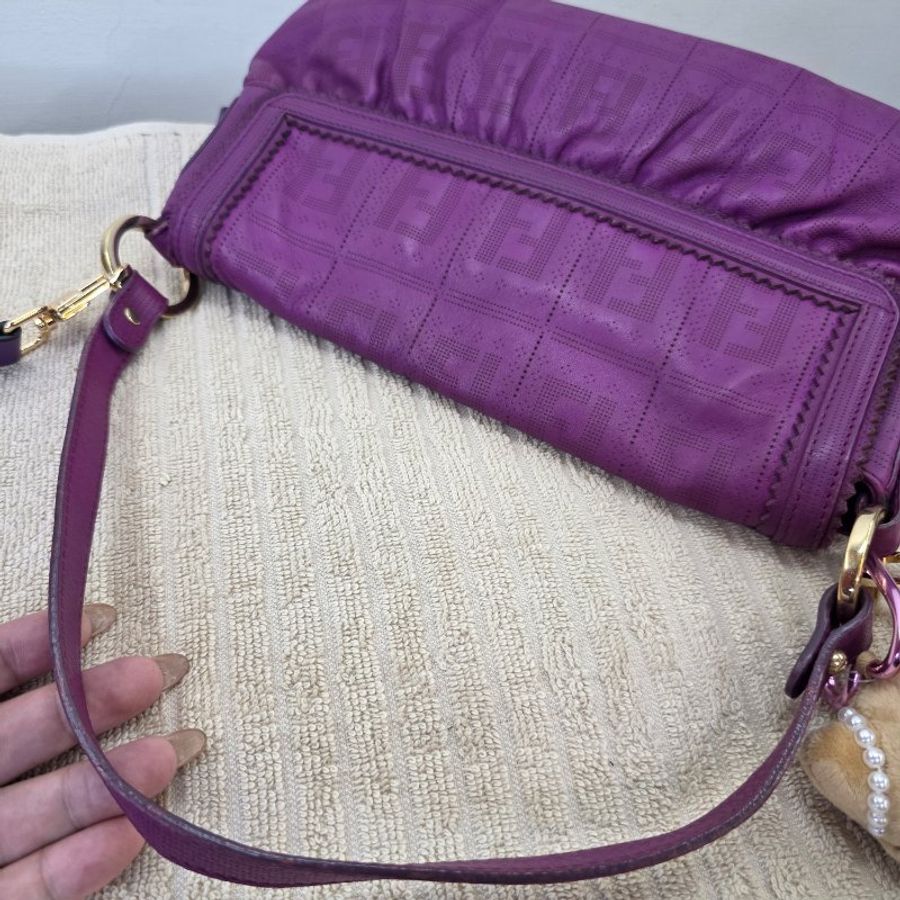 FENDI 紫羅蘭 FF 緹花肩背廚師包|越看越有韻味的一顆經典包-56
