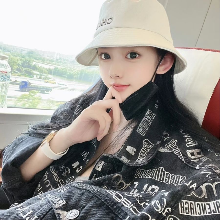 ෆ Chanel 白色牛仔亮片漁夫帽🈶購證-3