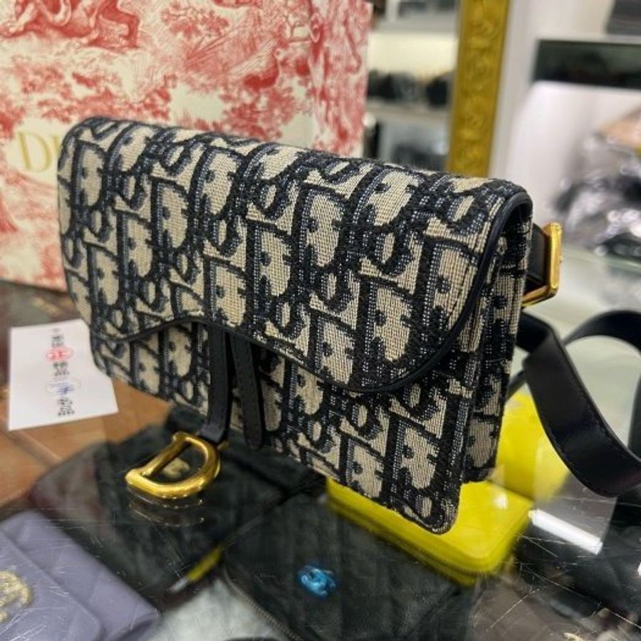 東區正精品㊣DIOR 藍色老花帆布金釦金鍊釦式翻蓋馬鞍胸口包腰包 RZ6519-1