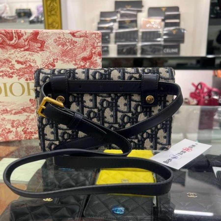 東區正精品㊣DIOR 藍色老花帆布金釦金鍊釦式翻蓋馬鞍胸口包腰包 RZ6519-4