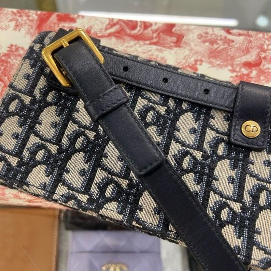 東區正精品㊣DIOR 藍色老花帆布金釦金鍊釦式翻蓋馬鞍胸口包腰包 RZ6519-5