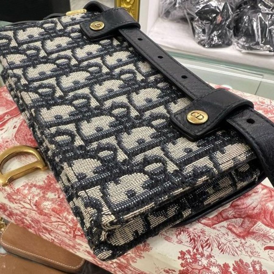 東區正精品㊣DIOR 藍色老花帆布金釦金鍊釦式翻蓋馬鞍胸口包腰包 RZ6519-8