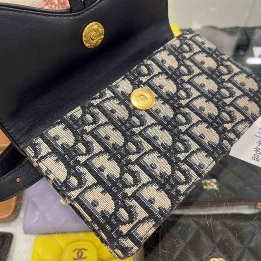 東區正精品㊣DIOR 藍色老花帆布金釦金鍊釦式翻蓋馬鞍胸口包腰包 RZ6519-13