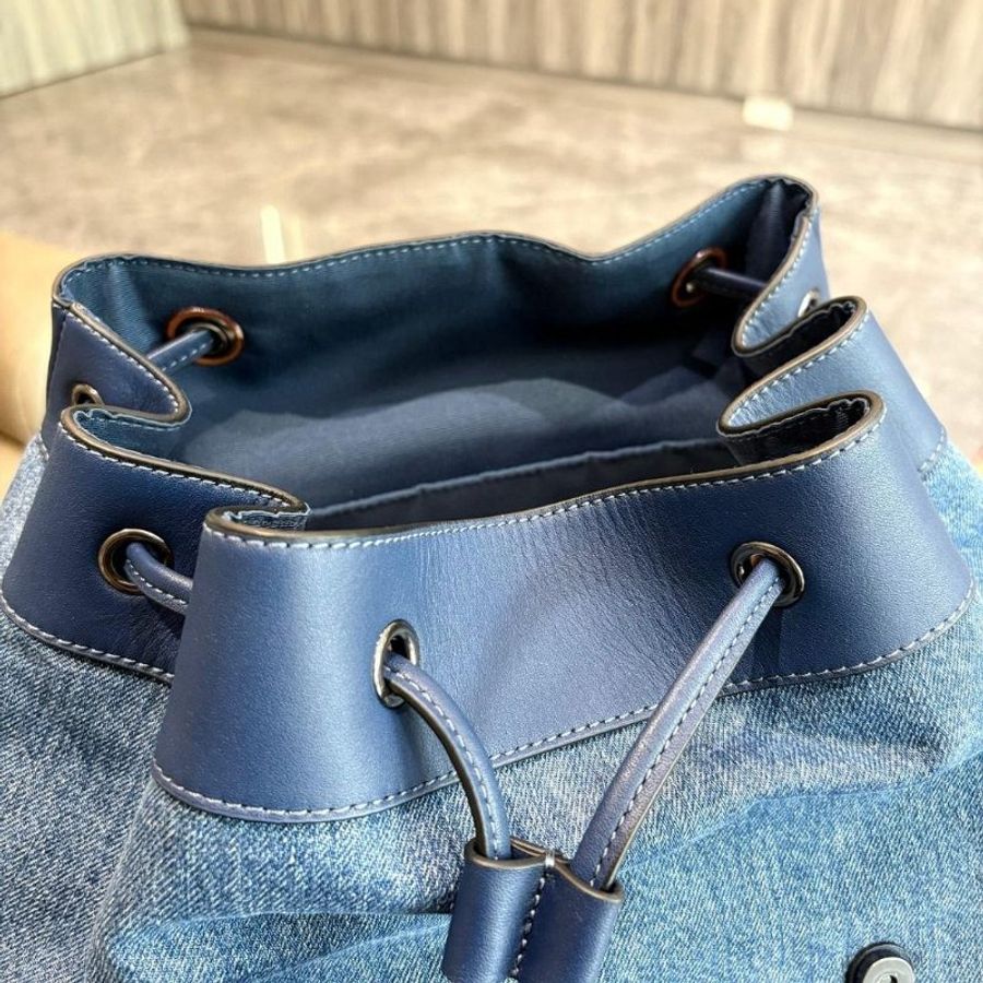 COACH Surint 藍色牛仔褲拼色 signature後背包-7