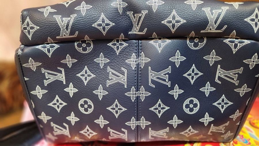LV M24760 Discovery 後背包-6
