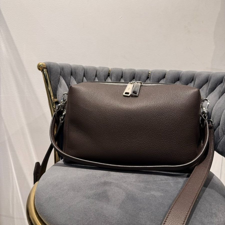 Fendi Lui 巧克力棕中型皮革斜背包 僅購買2個月!-0