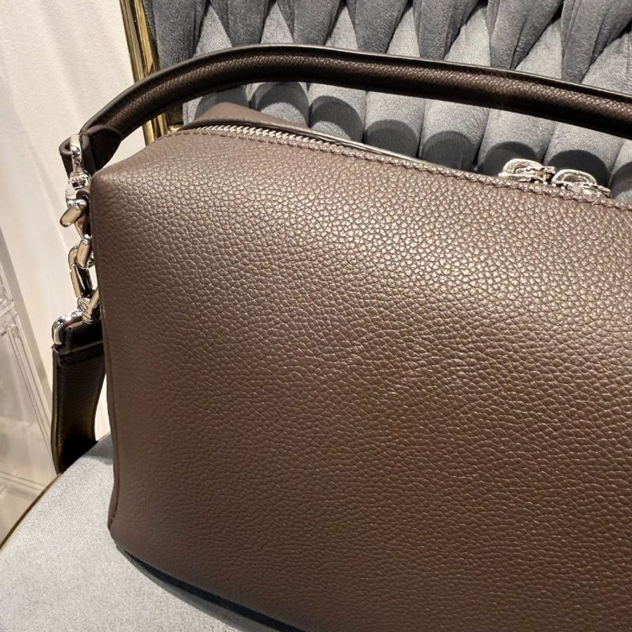 Fendi Lui 巧克力棕中型皮革斜背包 僅購買2個月!-7