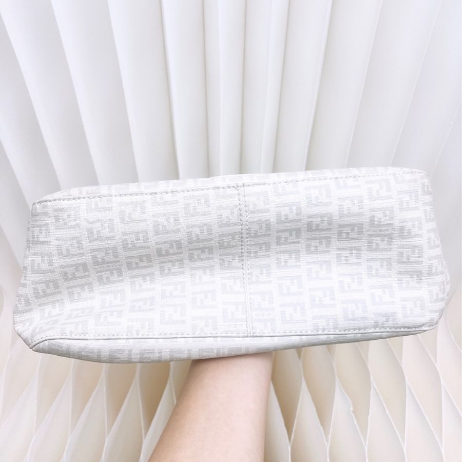 Fendi baugette zucchino 白色老花法棍/鏈條肩背包-3
