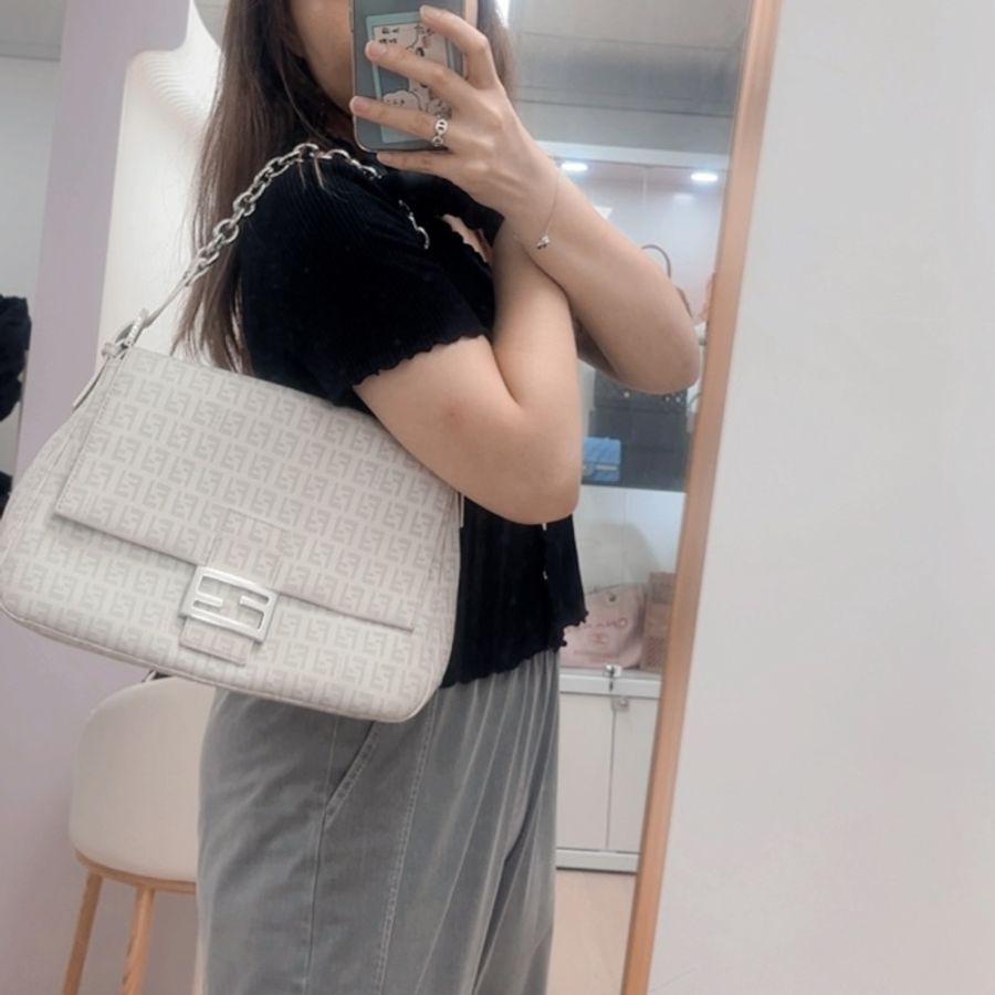 Fendi baugette zucchino 白色老花法棍/鏈條肩背包-9