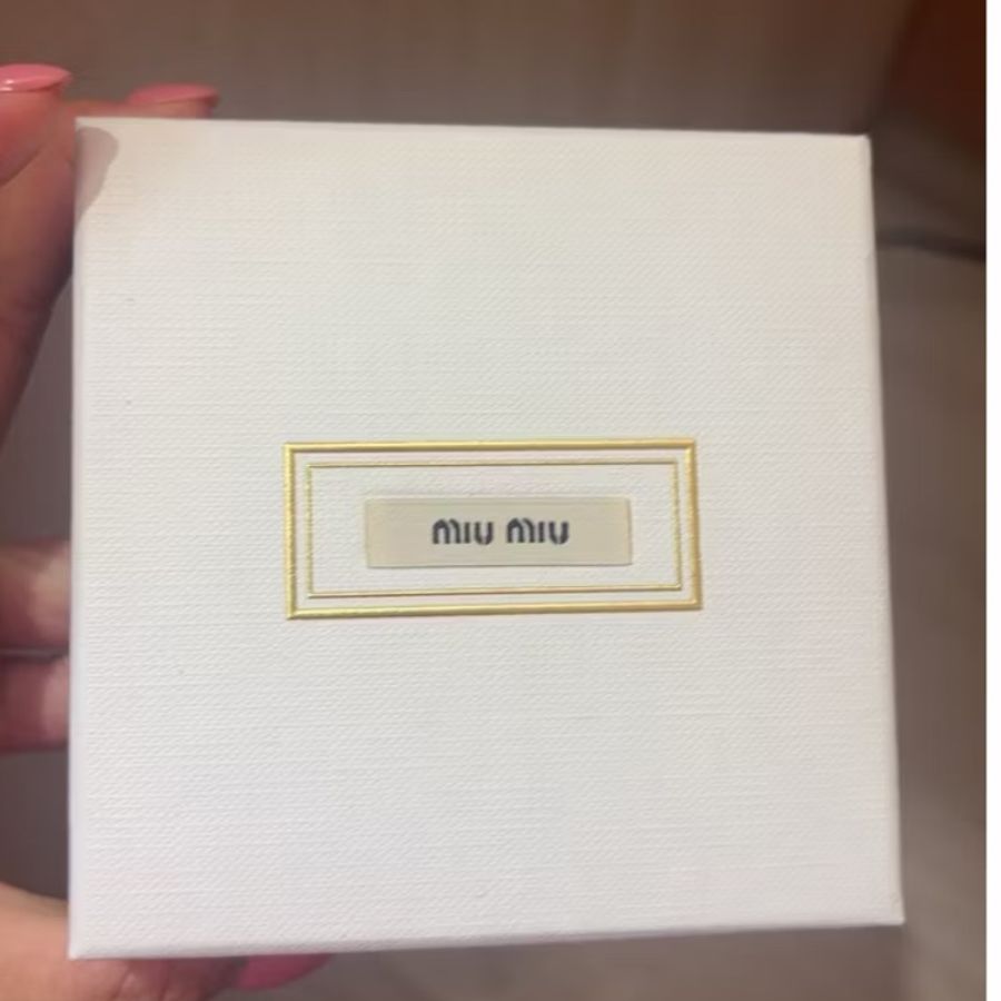 現貨商品 全新商品 台灣昇恆昌購入 氣質Miu Miu經典珍珠耳環-6