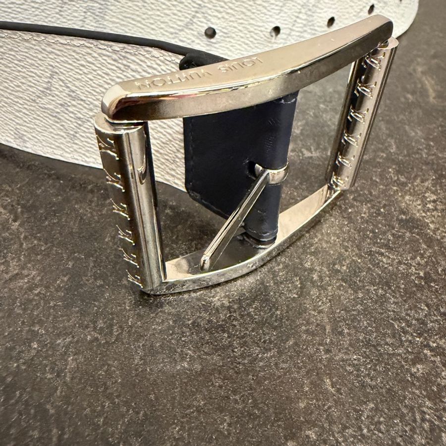 Louis Vuitton ( LV) 滿版logo灰白色腰帶-7