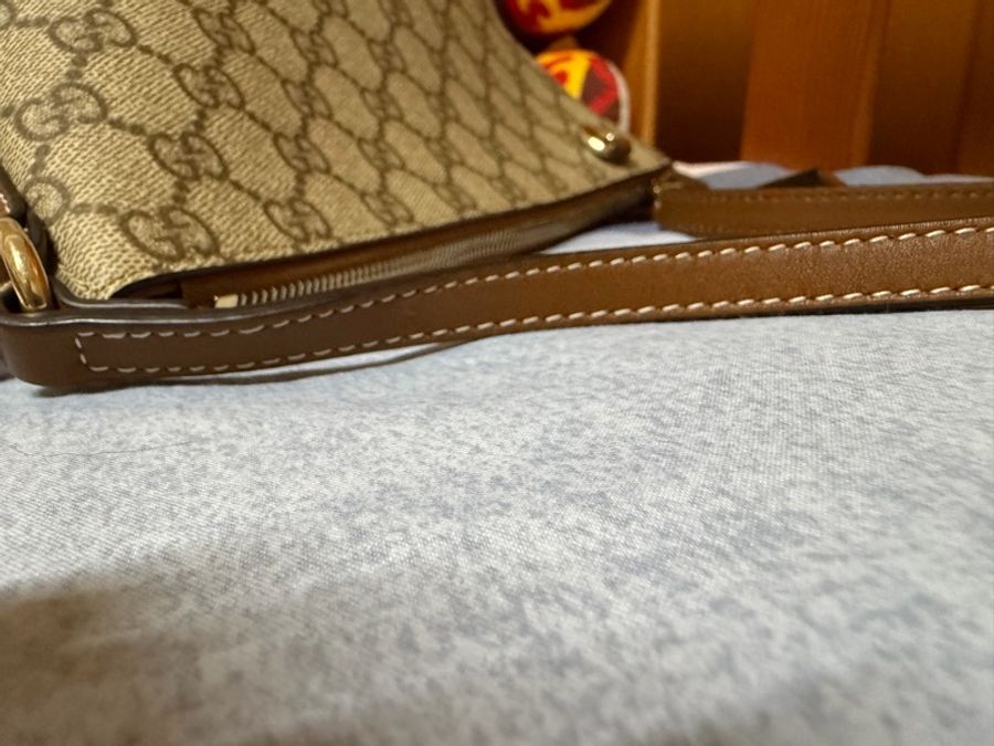 GUCCI GG Emblem 系列小號單肩背包-25