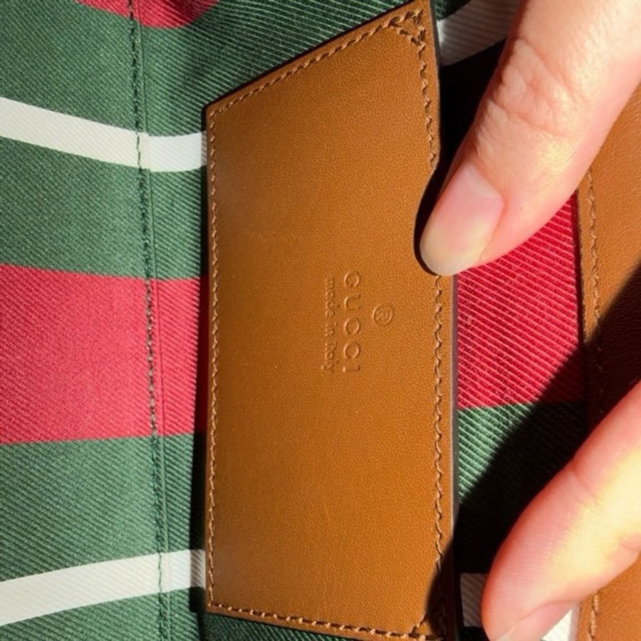 GUCCI GG Emblem 系列小號單肩背包-28