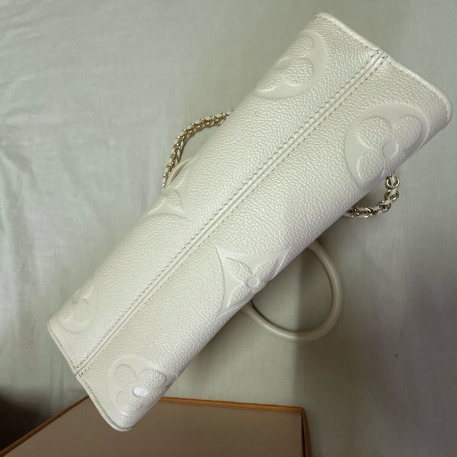 路易威登 Louis Vuitton LV OnTheGo East West Monogram Empreinte 奶油色|全新未使用|鏈帶保護膜未拆|附盒、防塵袋-11