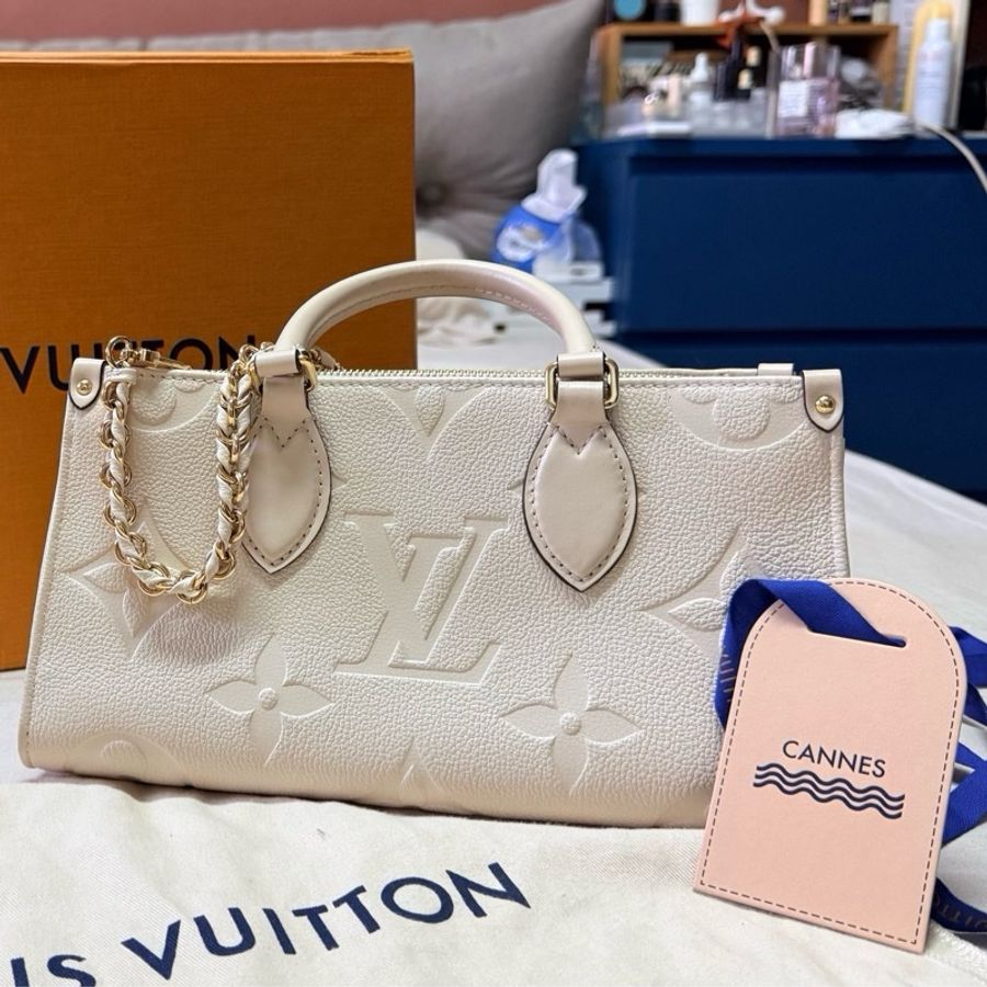 路易威登 Louis Vuitton LV OnTheGo East West Monogram Empreinte 奶油色|全新未使用|鏈帶保護膜未拆|附盒、防塵袋-1