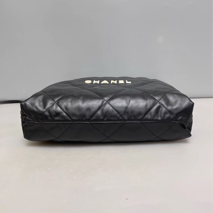 百搭神包在這‼️ CHANEL 22 BAG中號黑色全皮白扣包-7