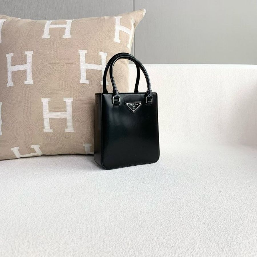 Prada 黑銀mini tote琴譜包手提包 芯片款16*17*5 98新配件塵袋 肩帶 保卡-2