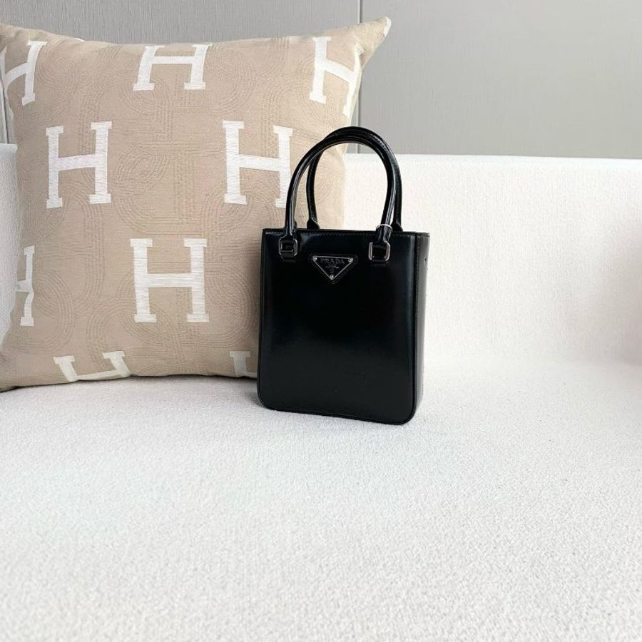 Prada 黑銀mini tote琴譜包手提包 芯片款16*17*5 98新配件塵袋 肩帶 保卡-3